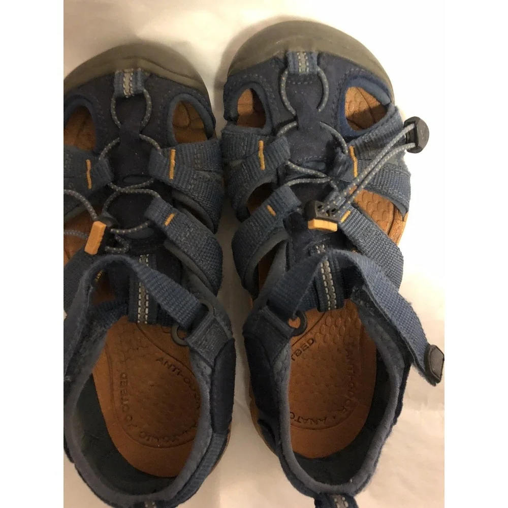 Keen Clearwater CNX Sandals Blue SZ 12/13 Hiking Water Shoes (5 Year Old)